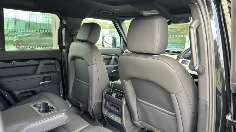 Land Rover Defender 3.0 D350 X-Dynamic SE 110 5dr Auto Diesel Estate